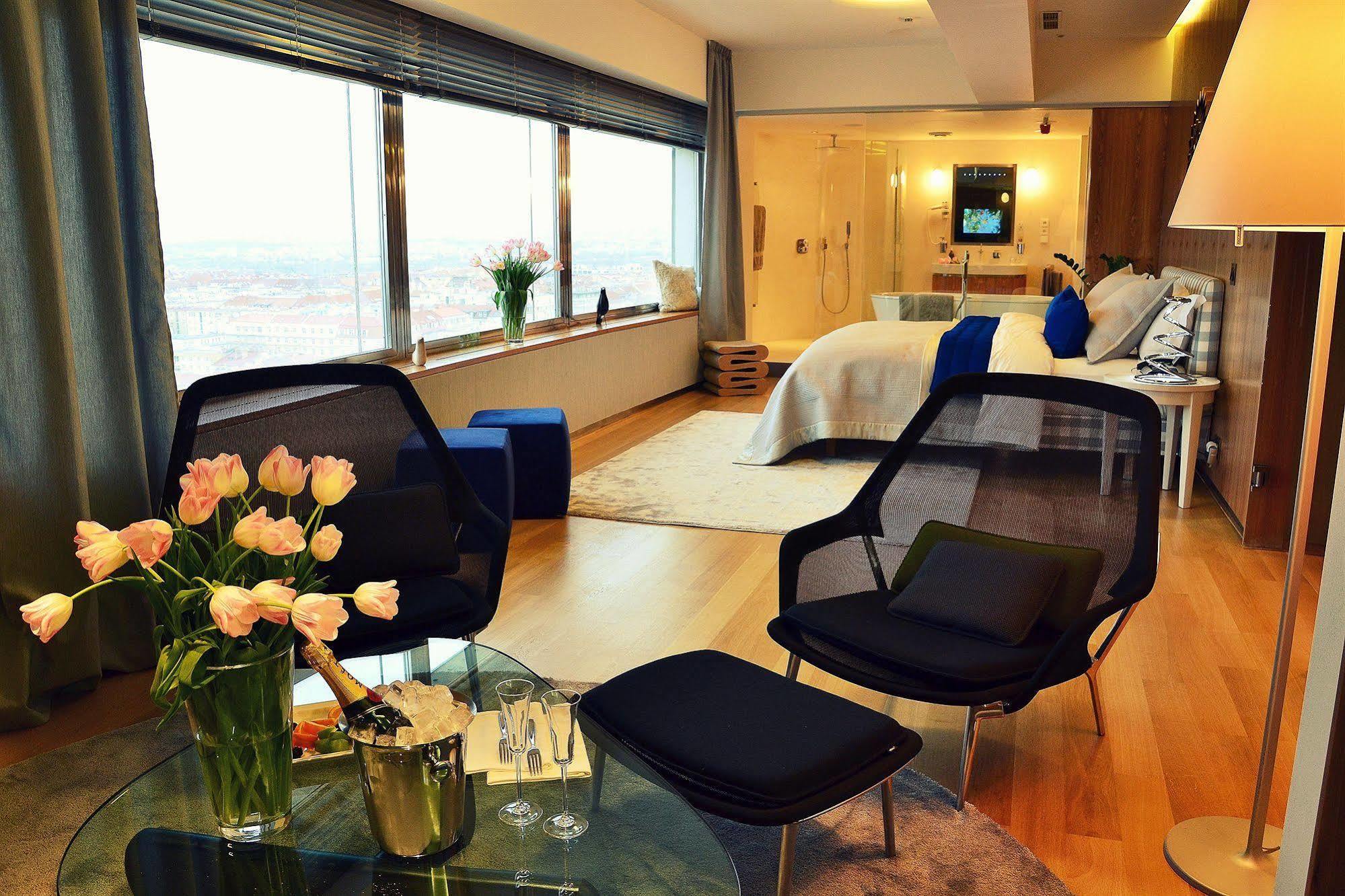 One Room Hotel Praag Buitenkant foto
