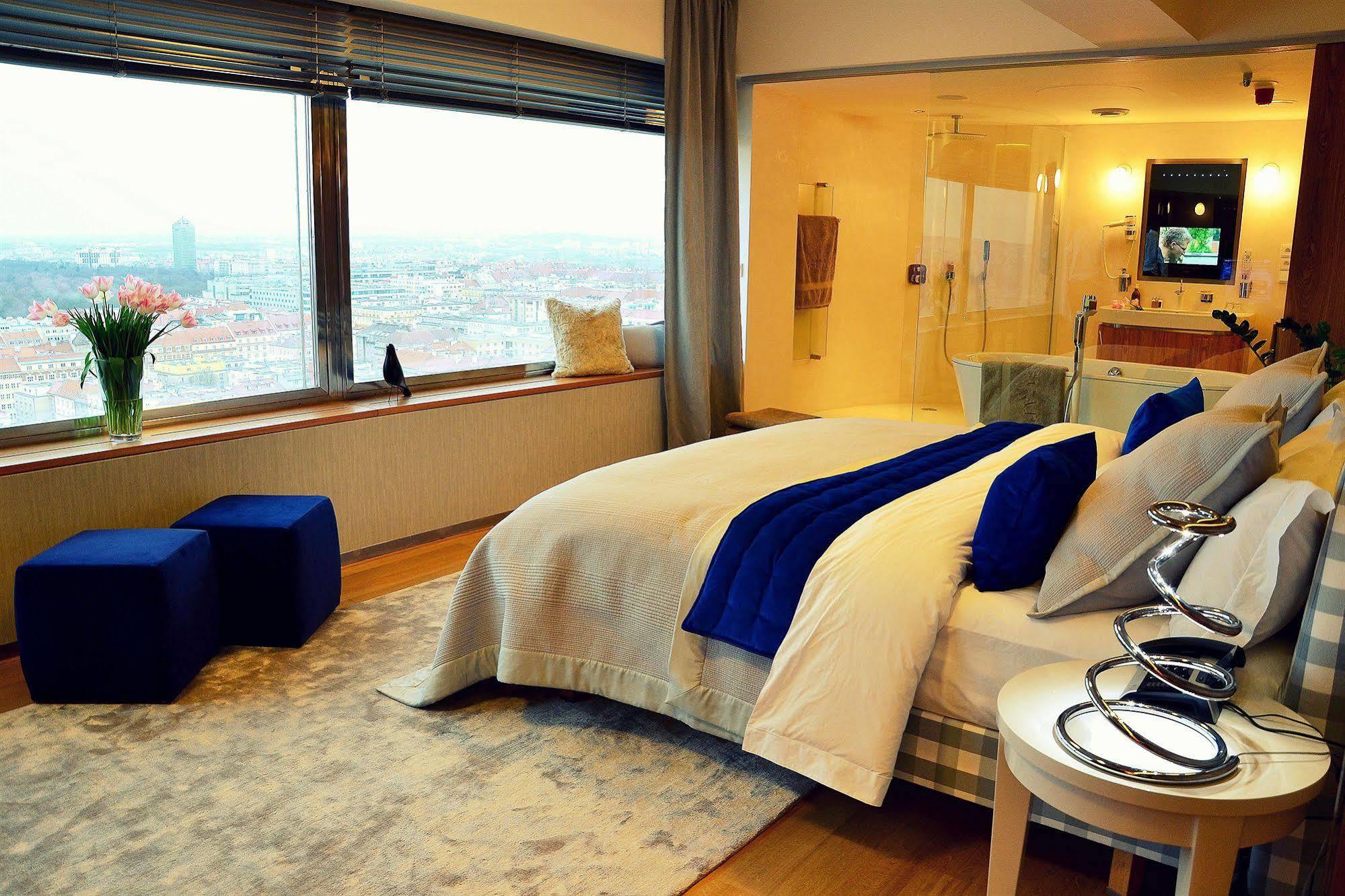 One Room Hotel Praag Buitenkant foto